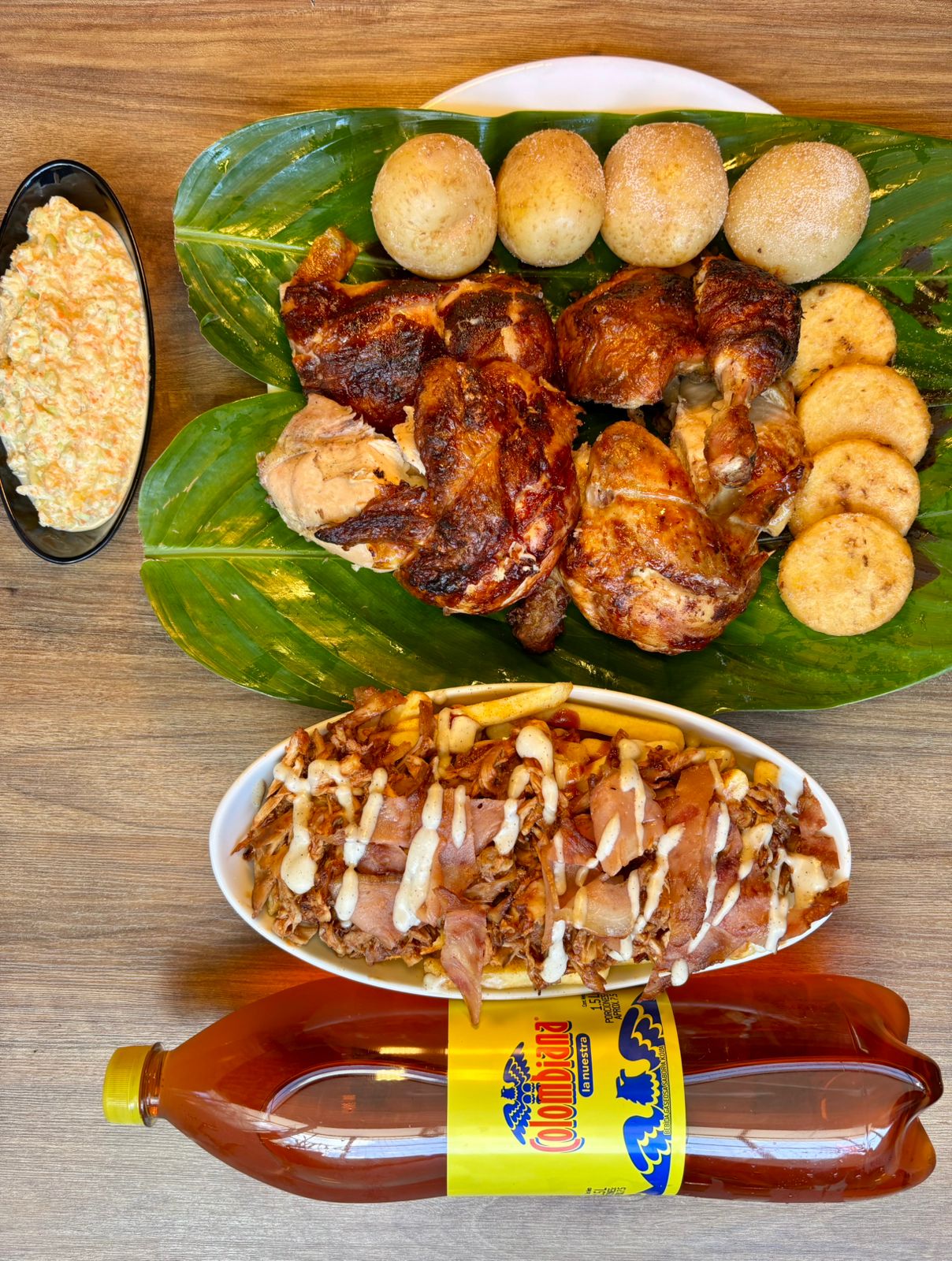 Abicombo con un pollo